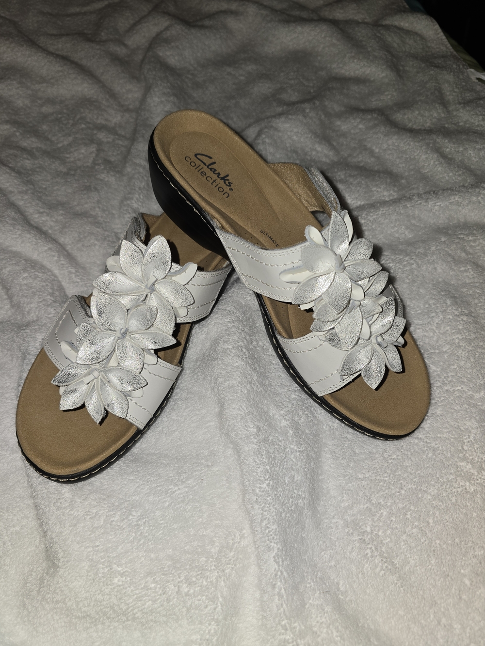 Clarks White Floral Applique Slide Sandals Size 10